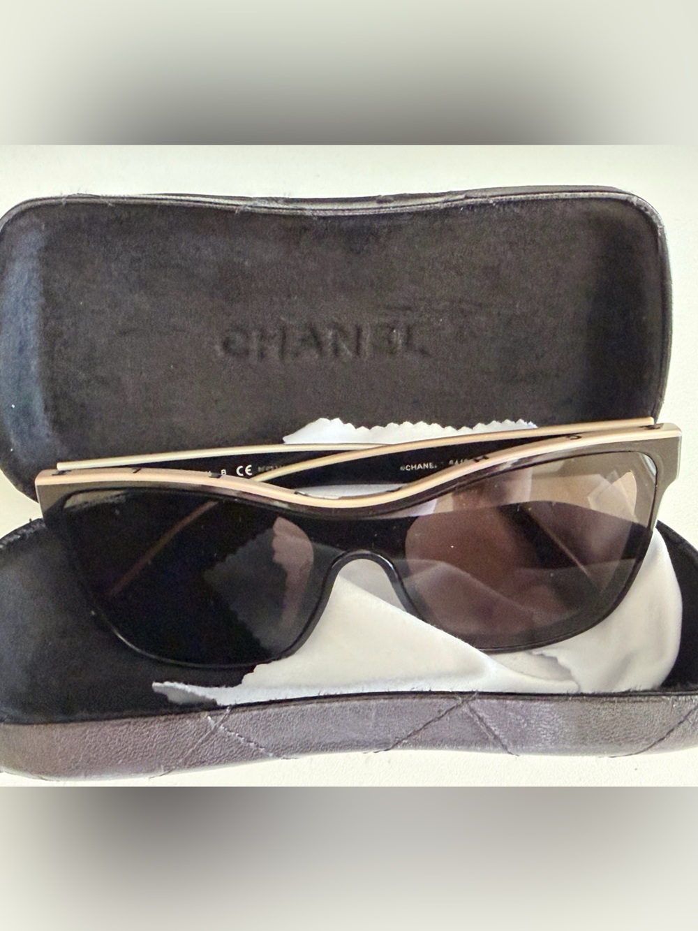 CHANEL Chanel Black & Beige CC Logo Sunglasses with Light Black Lenses - Picture 10 of 10